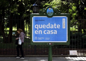 Argentina reduce de 10 a 7 d&iacute;as aislamiento por covid para vacunados