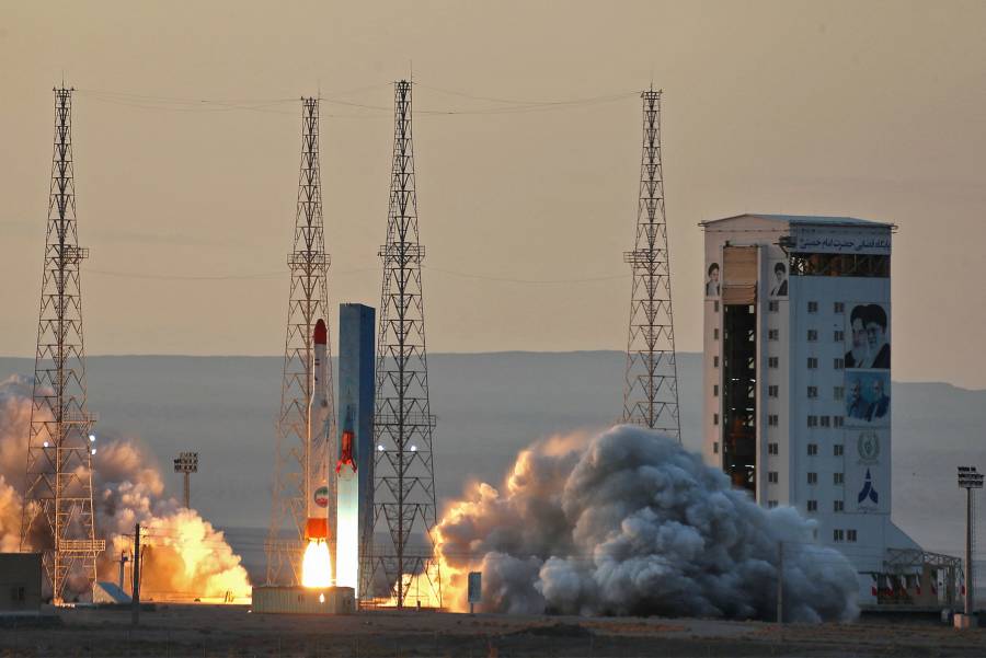 Irán lanzó un cohete espacial con aparatos de investigación