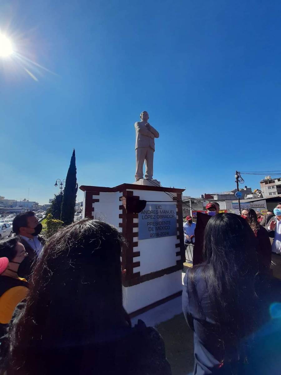 Colocan primera estatua pública de López Obrador en Atlacomulco