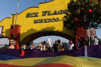 Six Flags M&eacute;xico “elimina” pol&iacute;tica de comportamiento afectuoso tras discriminaci&oacute;n