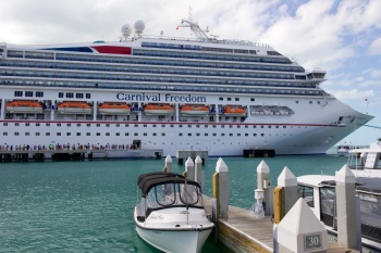 EEUU recomienda evitar viajes en cruceros aunque se est&eacute; vacunado