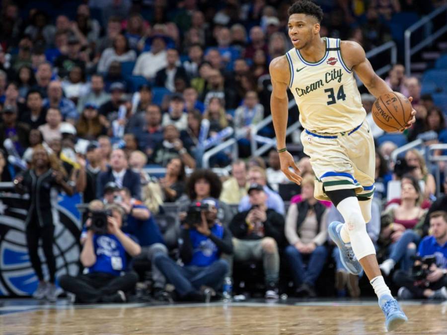 Los Bucks arrollan 136-118 a Orlando