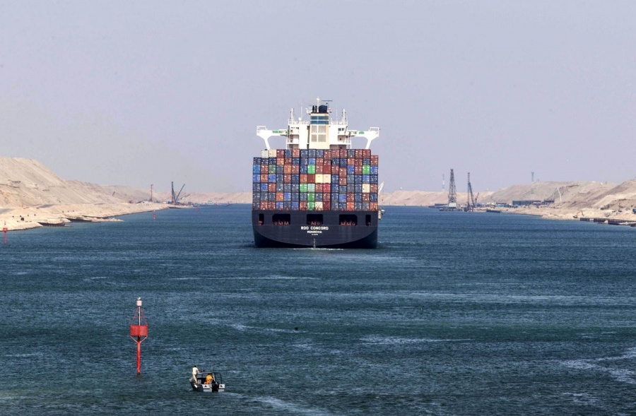 Canal de Suez reporta ingresos récord en 2021