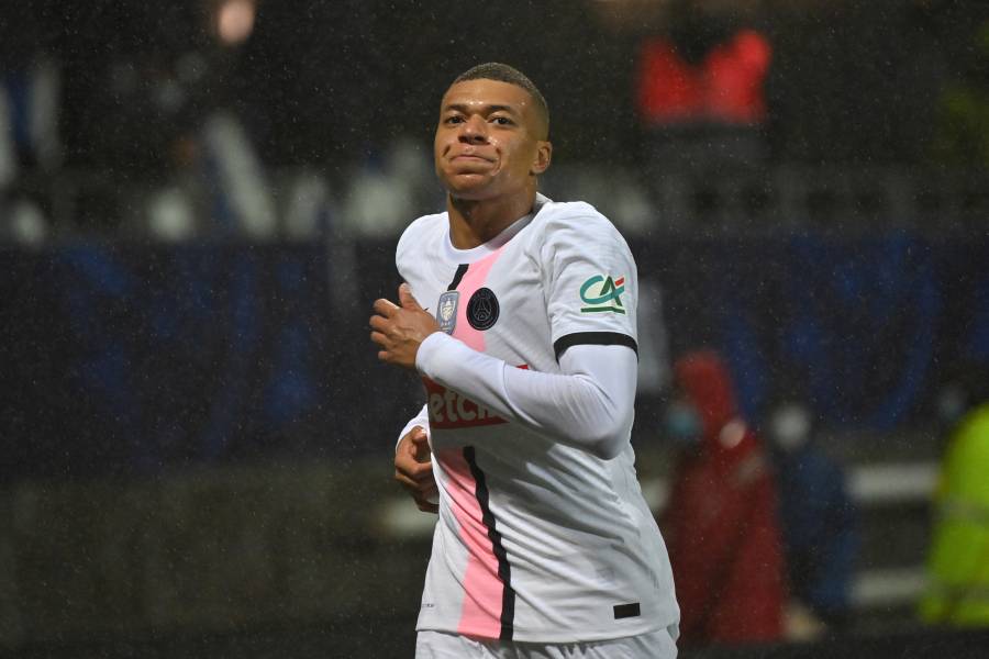Mbapp&eacute; inicia el 2022 con un hat-trick en la Copa