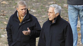 Acusadora del pr&iacute;ncipe Andr&eacute;s acord&oacute; no demandar a 