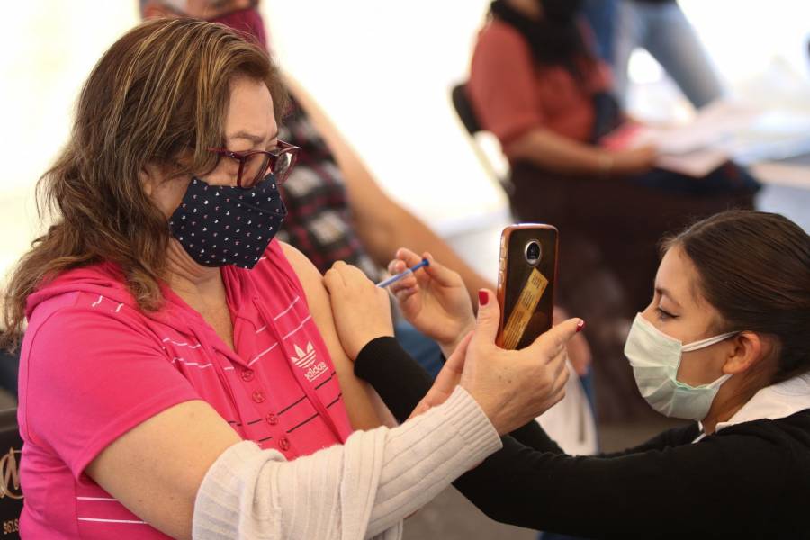 México rebasa los 4 millones de contagios por covid