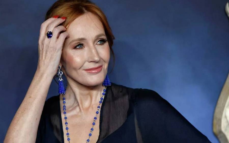 Escuela británica retira el nombre de J.K. Rowling, acusada de transfobia