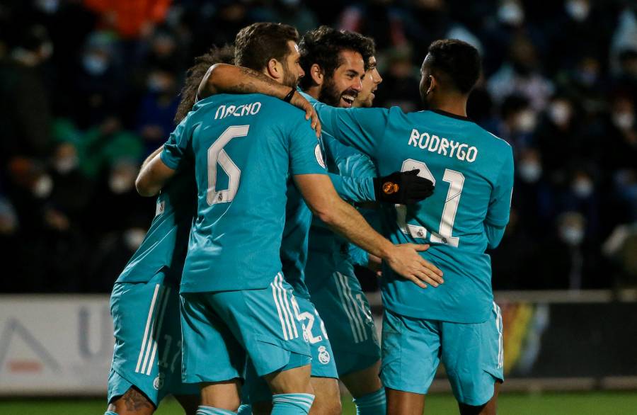 Real Madrid y Barcelona sufren, pero avanzan a octavos en la Copa del Rey