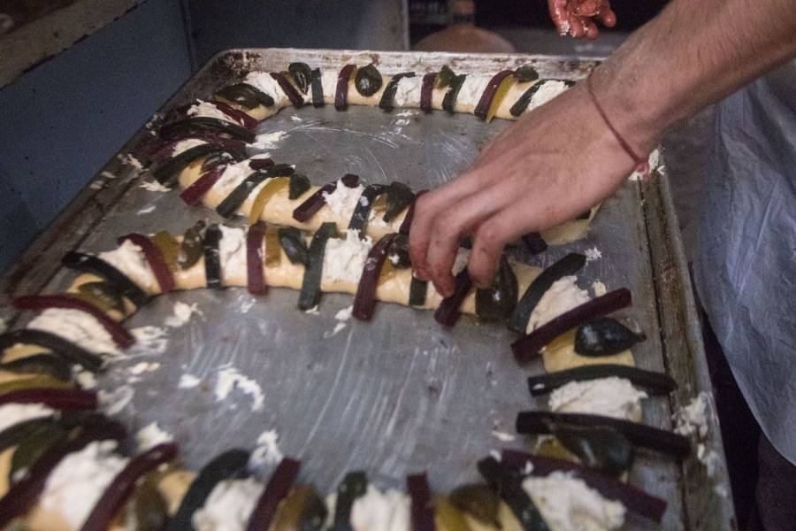 Reos elaboran Rosca de Reyes para población vulnerable en CDMX