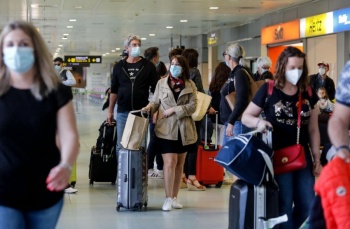 Inglaterra levanta las restricciones a los viajes impuestas por el &oacute;micron