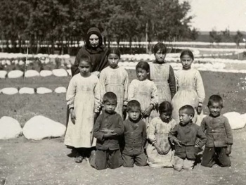 Canad&aacute; indemnizar&aacute; a ni&ntilde;os ind&iacute;genas separados de familias