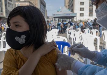 Con reducci&oacute;n de aforos y vacunaci&oacute;n, Per&uacute; busca contener tercera ola de Covid-19