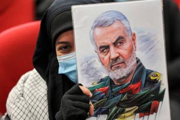 Queman una estatua reci&eacute;n inaugurada del fallecido general Soleimani en Ir&aacute;n