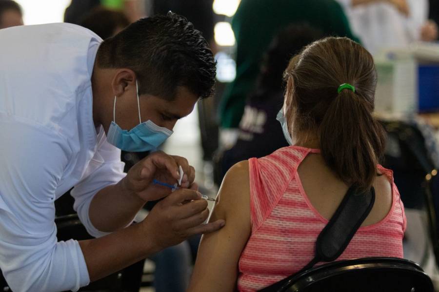 CDMX | Anuncian refuerzo anticovid para adultos de 50 a 59 años