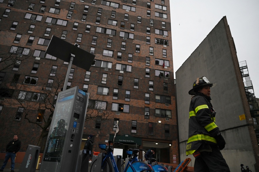 Al menos 19 muertos en un incendio en Nueva York, informa alcalde