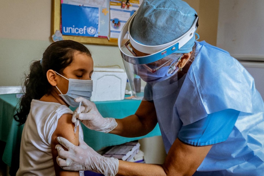 Hospitales infantiles en California piden vacunar a todos los niños