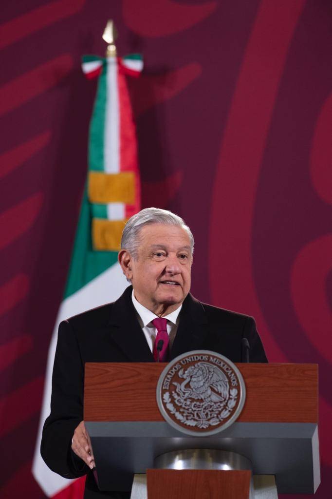 AMLO se hará prueba Covid-19 pues amaneció ronco, pero da conferencia