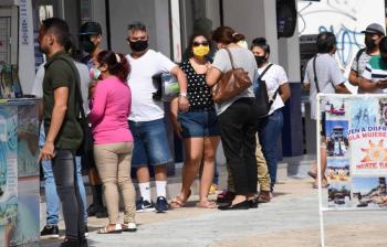 Casos de covid-19 casi se duplican en las Am&eacute;ricas y suben 250% respecto a 2021