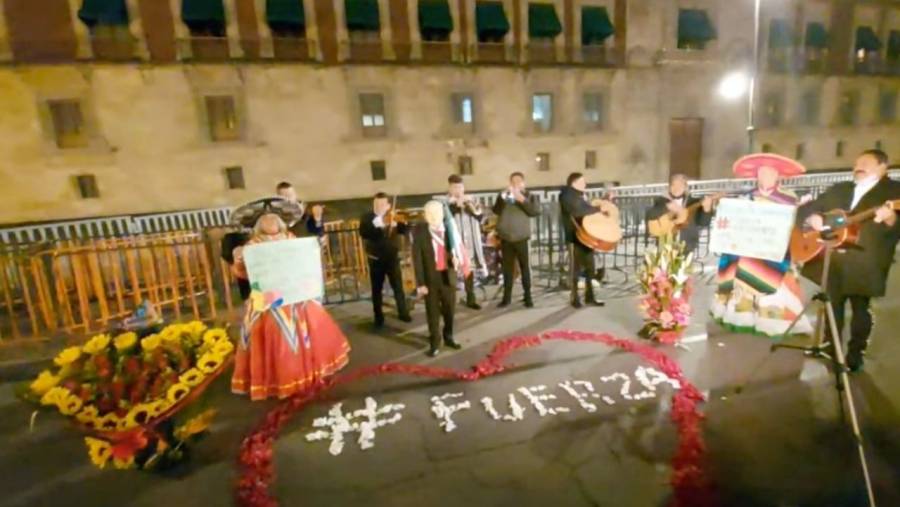 Políticos felicitan a la esposa de AMLO por su cumpleaños 53