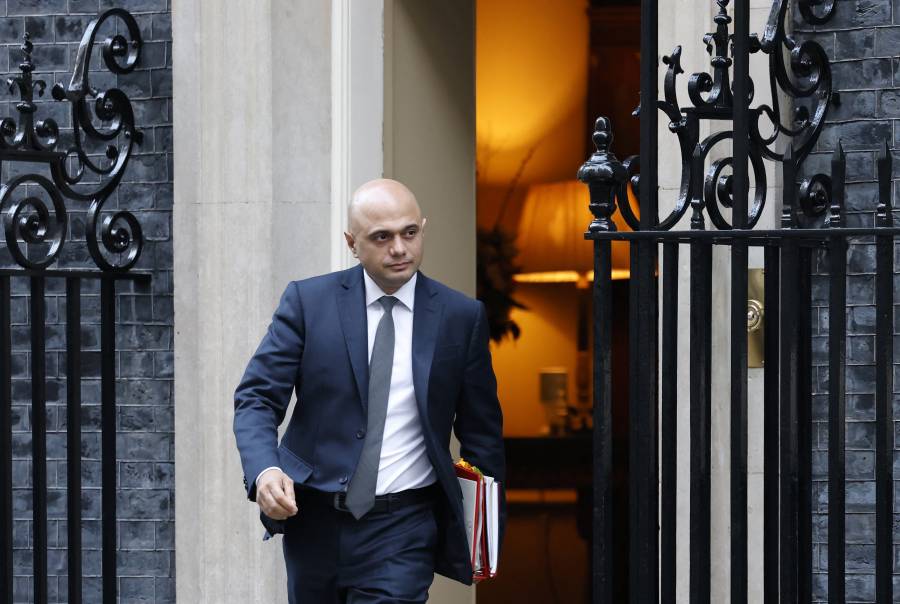 Inglaterra reduce a cinco d&iacute;as la cuarentena por Covid-19