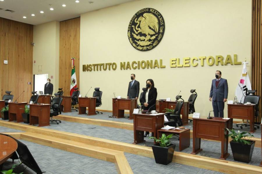 INE entrega a Hacienda solicitud de mil 739 mdp para la revocación de mandato
