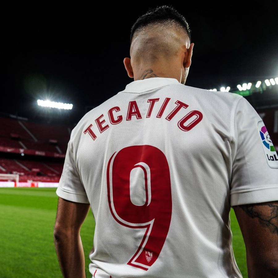 El 'Tecatito' Corona firma contrato hasta el 2025 con el Sevilla