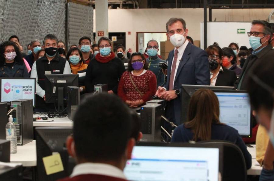INE recibe propuesta sobre recursos para Revocación de Mandato de la SCHP