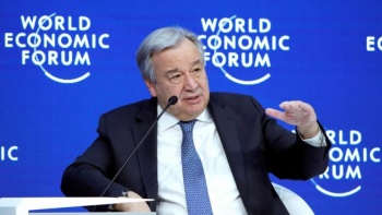 ONU pide en Davos vacunar a toda la poblaci&oacute;n mundial