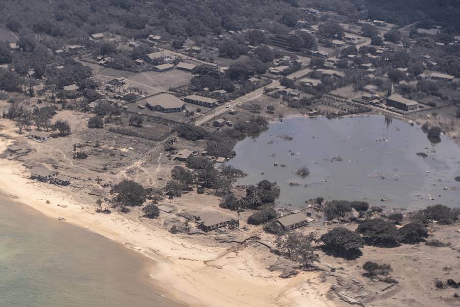 Difunden imágenes de los daños en Tonga tras erupción de volcán