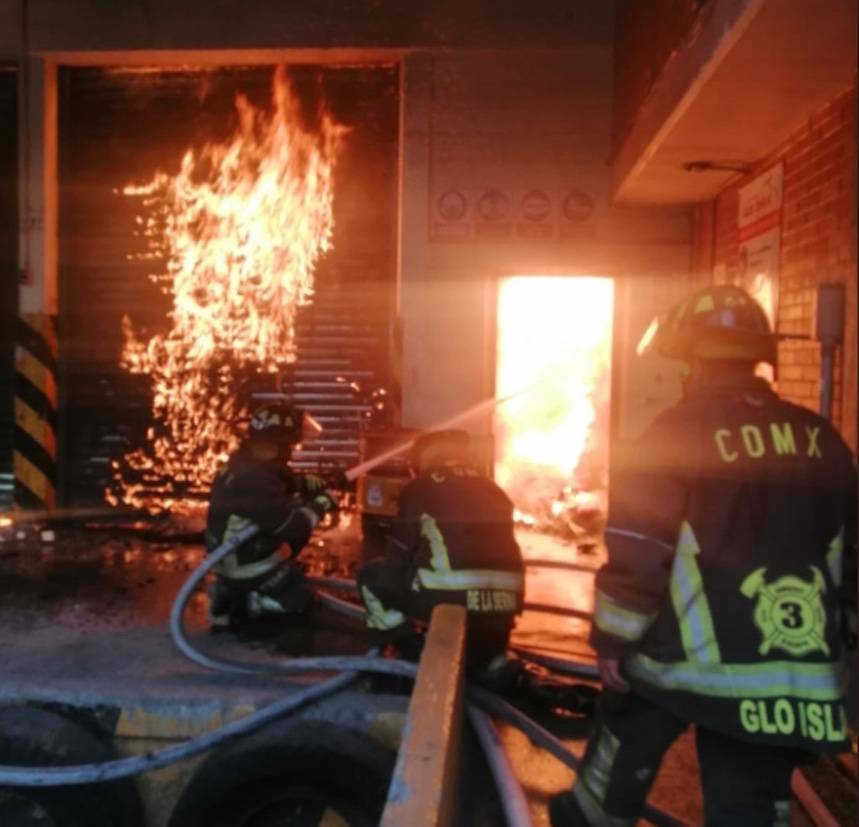 Reportan incendio en fábrica de bicicletas en Azcapotzalco