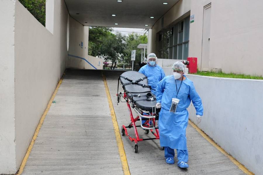 A la alza contagios de COVID-19 en m&eacute;dicos y personal hospitalario en la CDMX