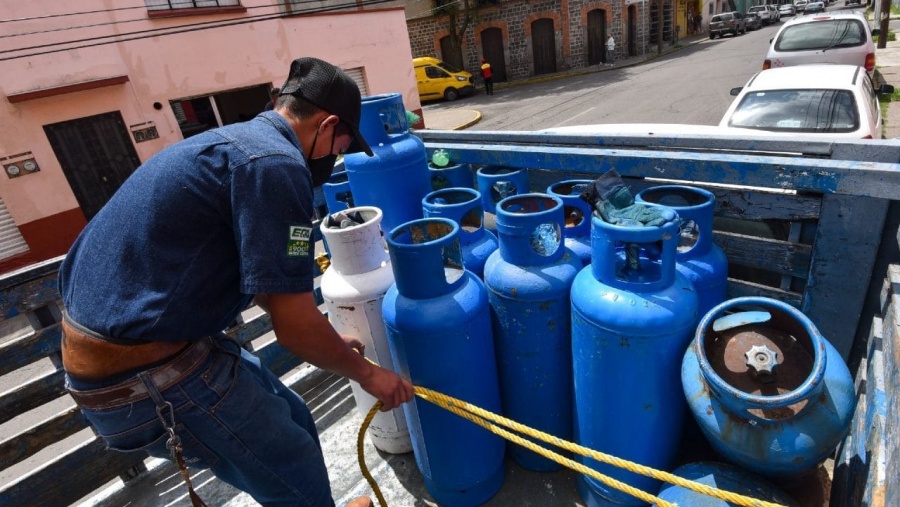 GobCDMX descarta peligro por tanques de gas viejos en exrefinería de Azcapotzalco