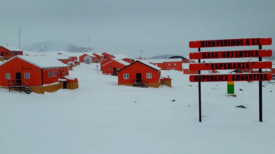 Por brote de covid-19, evacúan a 9 personas de base argentina en Antártida