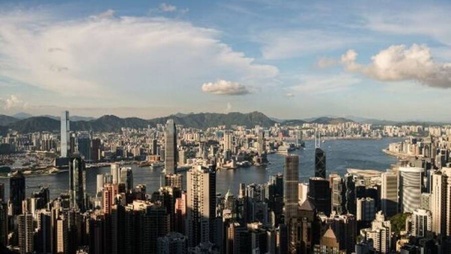 Hong Kong confina a miles de personas de un bloque de viviendas