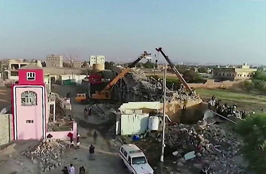 Al menos 70 muertos en el bombardeo de una prisión de Yemen