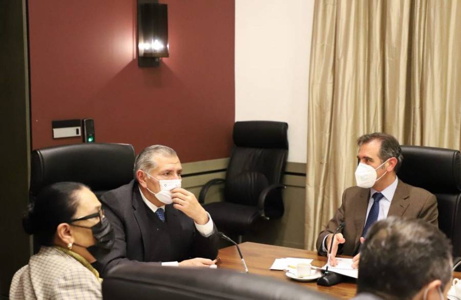 INE trabaja con el gobierno para fortalecer la democracia