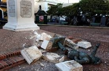 Derriban la estatua de Ponce de L&eacute;on, conquistador espa&ntilde;ol antes de la visita del rey Felipe VI