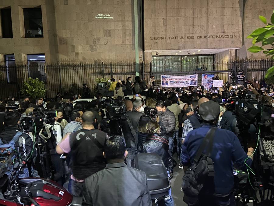 Periodistas protestan en Segob por asesinatos de reporteros