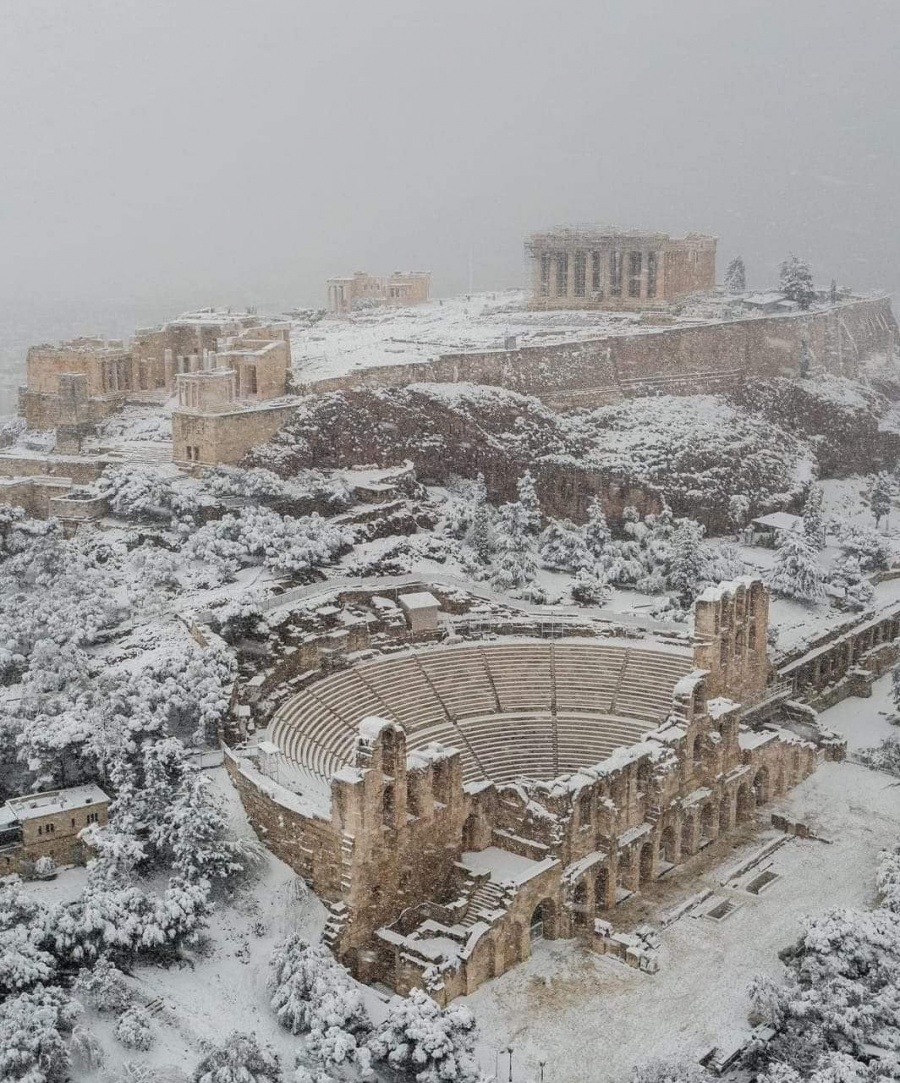 Nevada atípica paraliza a Grecia