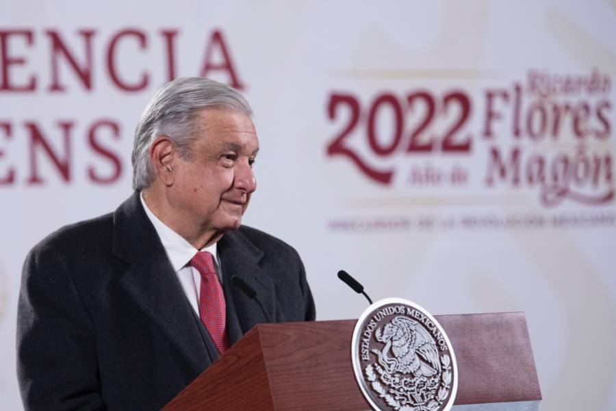 López Obrador califica de “profesional” y “excepcional” labor de Gatell