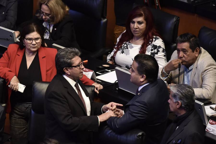 Ricardo Monreal recomienda a Cuitláhuac García buscar un buen abogado