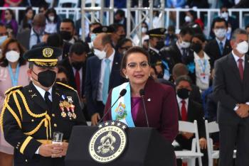 Ebrard asiste a toma de posesi&oacute;n de Xiomara Castro como presidenta de Honduras
