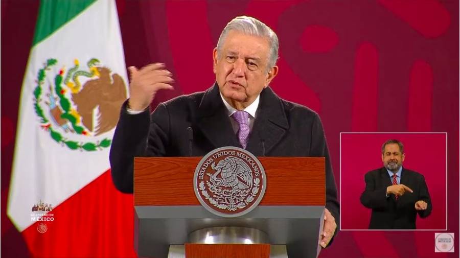 Critica AMLO a Lorenzo Córdova por asistir a reunion plenaria del PAN