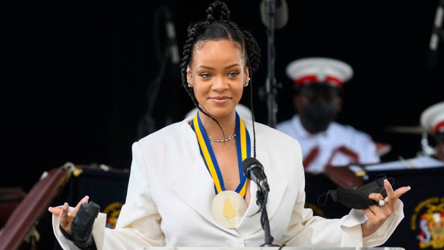 ¿Bebé en camino? Filtran fotos de Rihanna embarazada