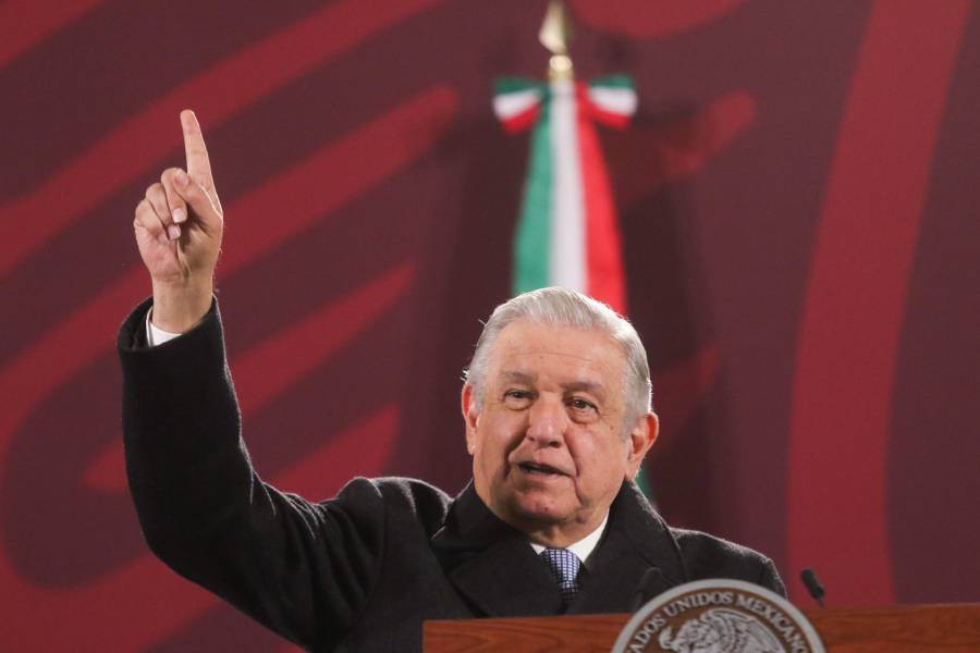 Brozo me avisó que caería la “bomba” de los videoescándalos: AMLO