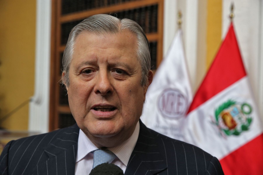 Canciller de Perú niega que Castillo promueva 