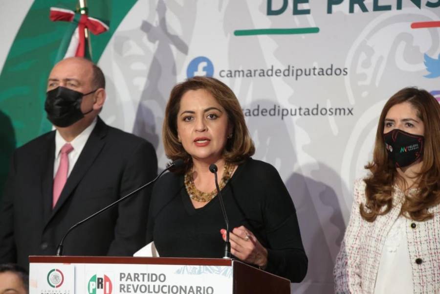 Diputados del PRI presentan queja ante CNDH para vacunar contra covid a menores