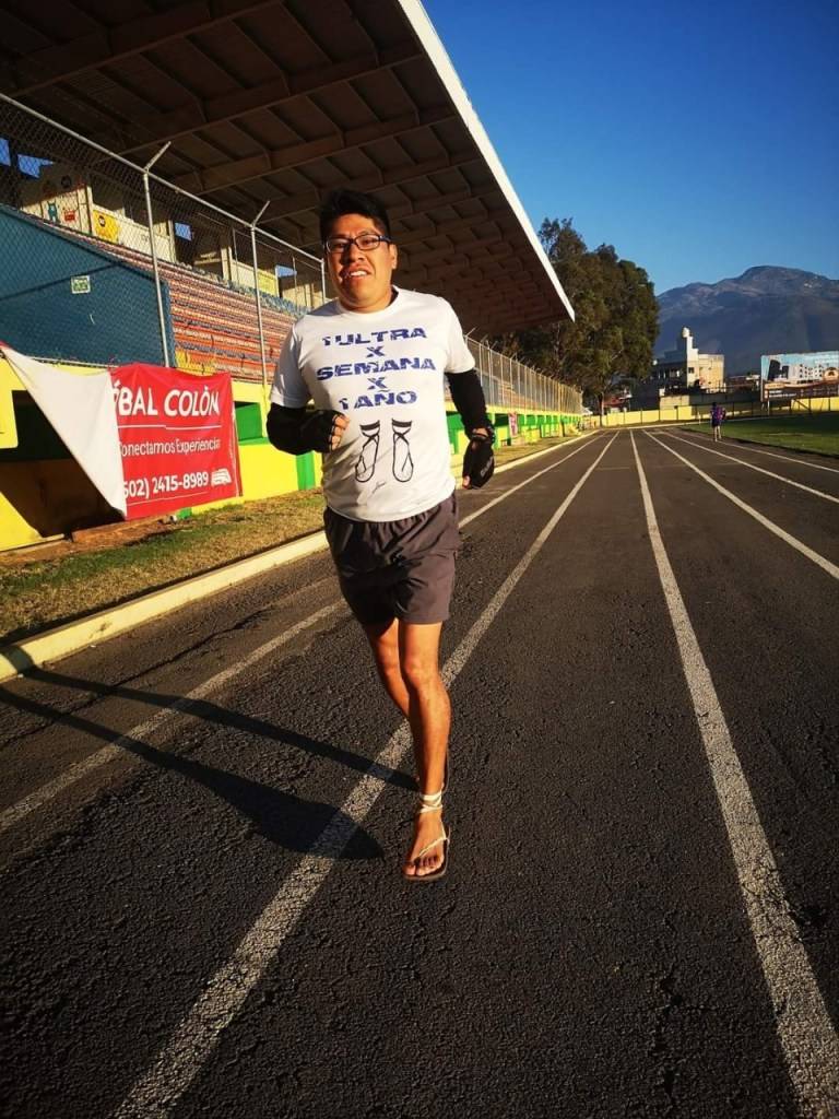 Marco Zaragoza cumple con éxito reto de 52 ultramaratones