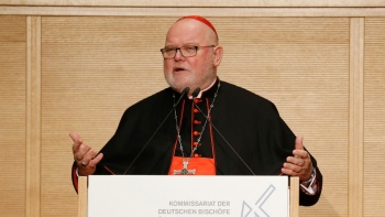 Cardenal alem&aacute;n a favor de eliminar el celibato de sacerdotes