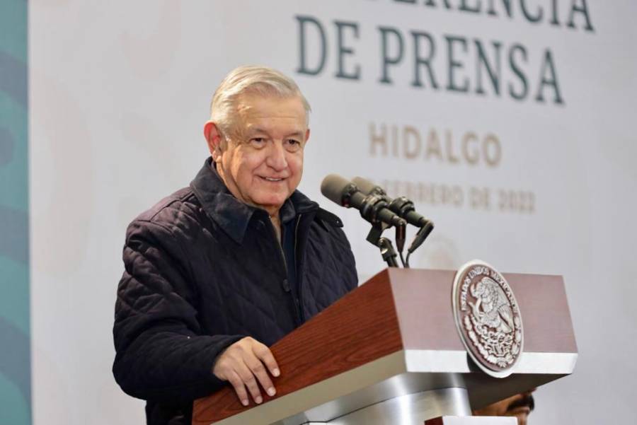 En fallida refinería de Calderón, se levantará un hospital, anuncia López Obrador